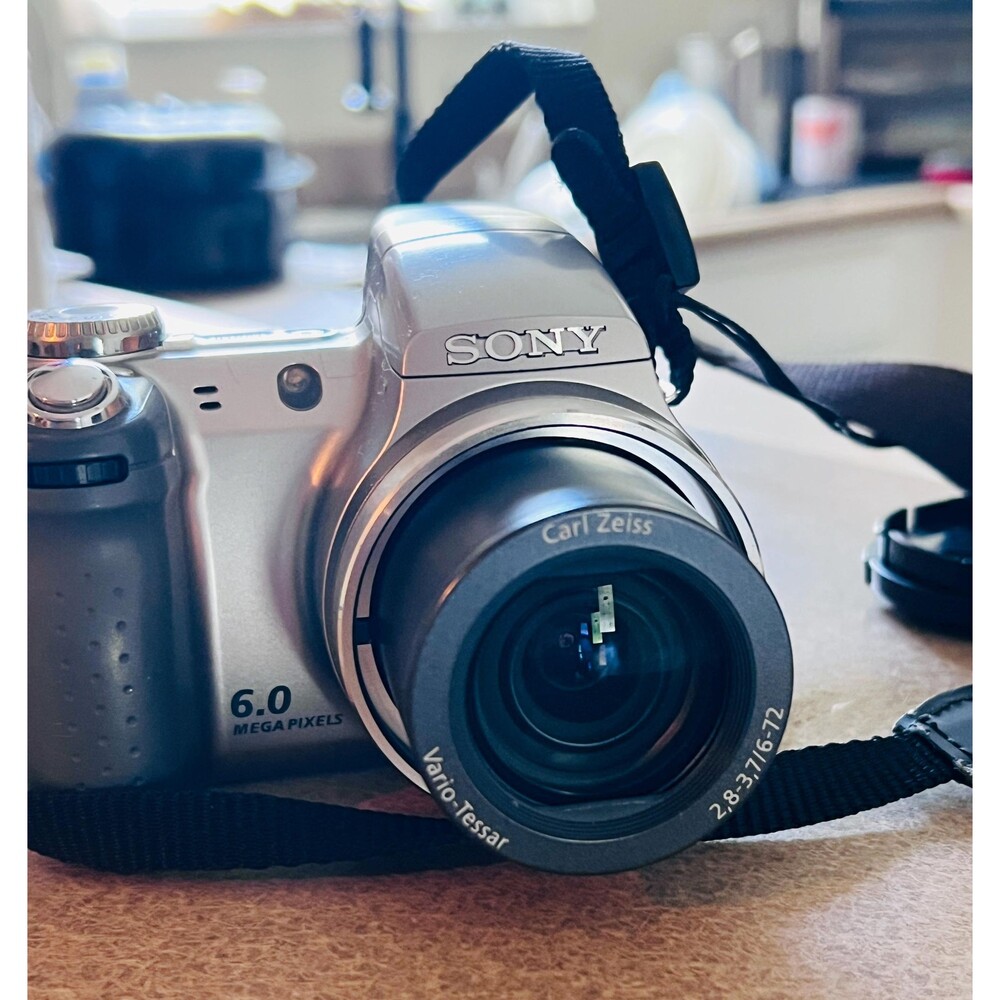 Sony Cyber-shot DSC-H2 Digital Cam 6MP 12x Zoom Carl Zeiss Y2K Vintage Digicam